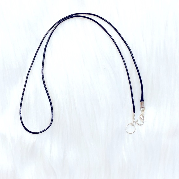 Wire Wrapped Blue Shell And Paw Pendant Necklace - Picture 4 of 6